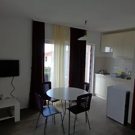 Villa Palas Apartments Apartman Rogoznica