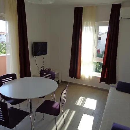Villa Palas Apartments Apartman Rogoznica